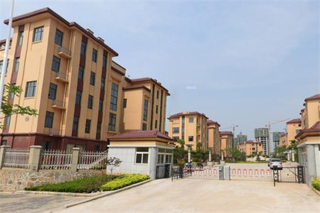 出售泰安东岳大街君悦山2室1厅1卫120平精装修